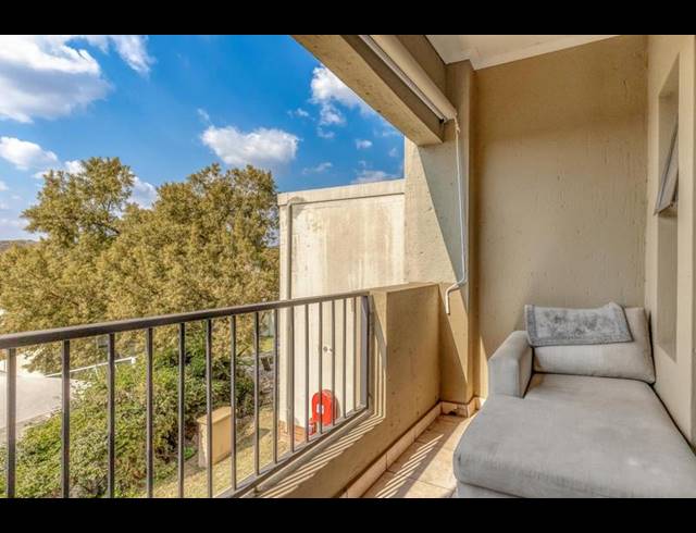 2 BEDROOM APARTMENT FOR SALE IN FOURWAYS